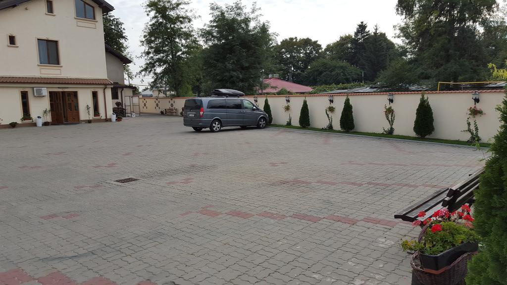 Pensiunea Romeo Tecuci Екстер'єр фото